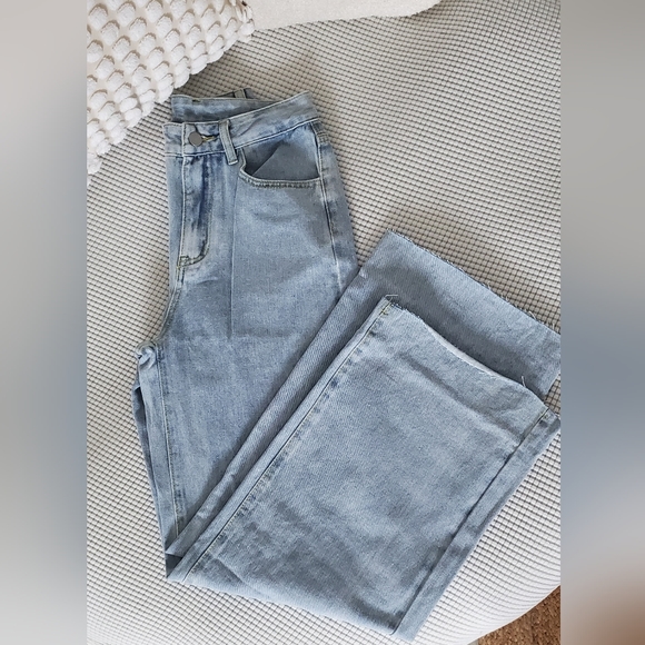 NWOT High Waisted Wide Leg Jeans | Light Wash | 26 - Picture 4 of 7